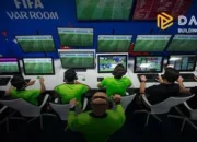 Memahami Teknologi VAR: Lebih dari Sekedar Garis Putih di Lapangan